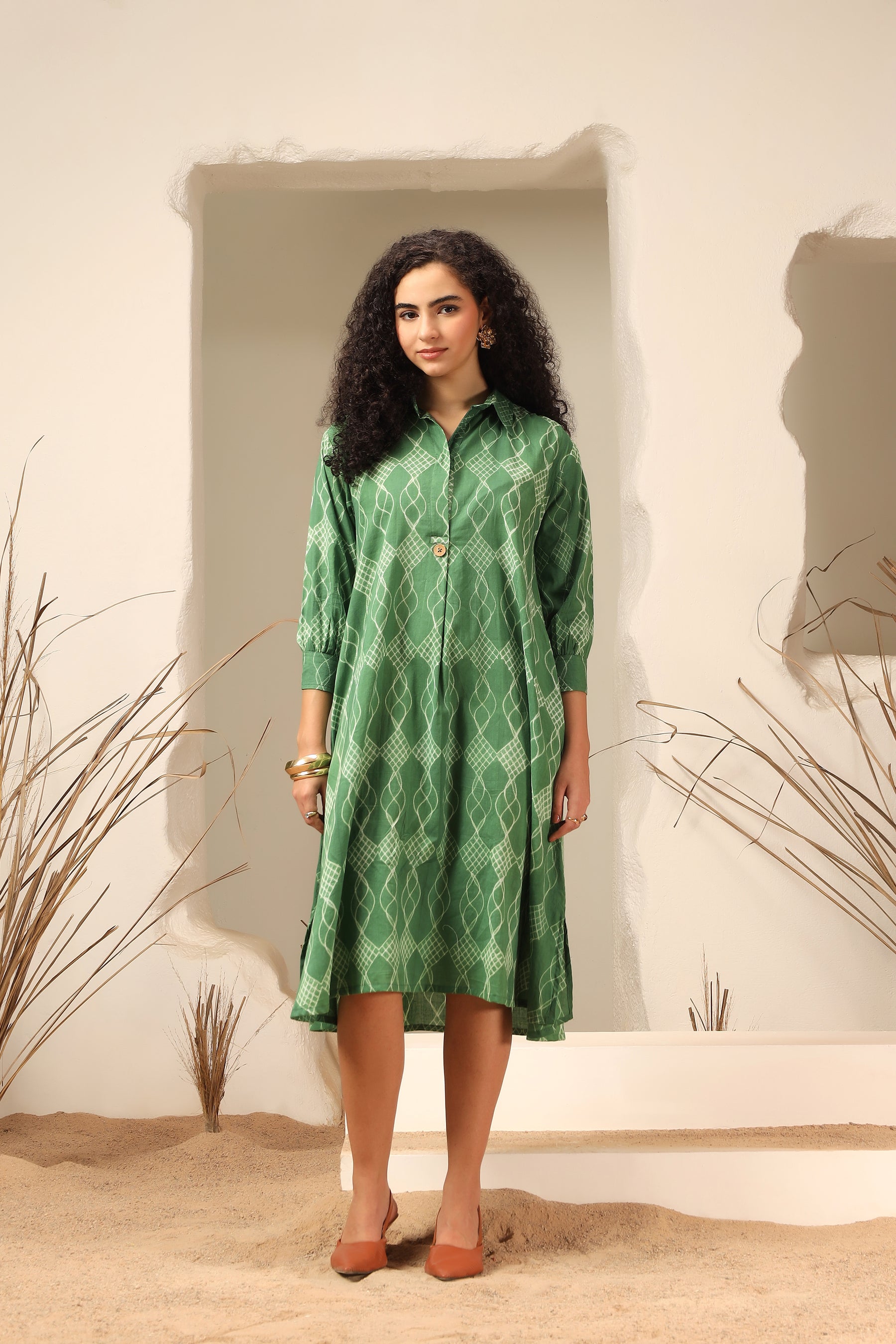 Khus green shibori tie-dye cotton dress with relaxed silhouette - World