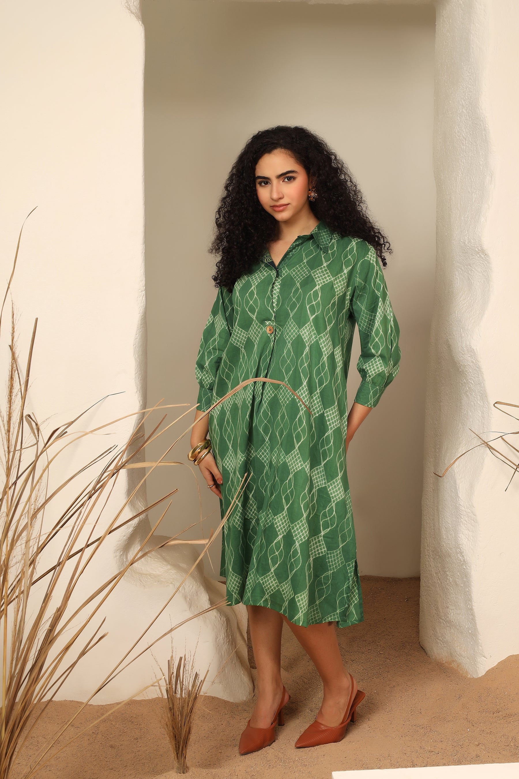 Khus green shibori tie-dye cotton dress with relaxed silhouette - World