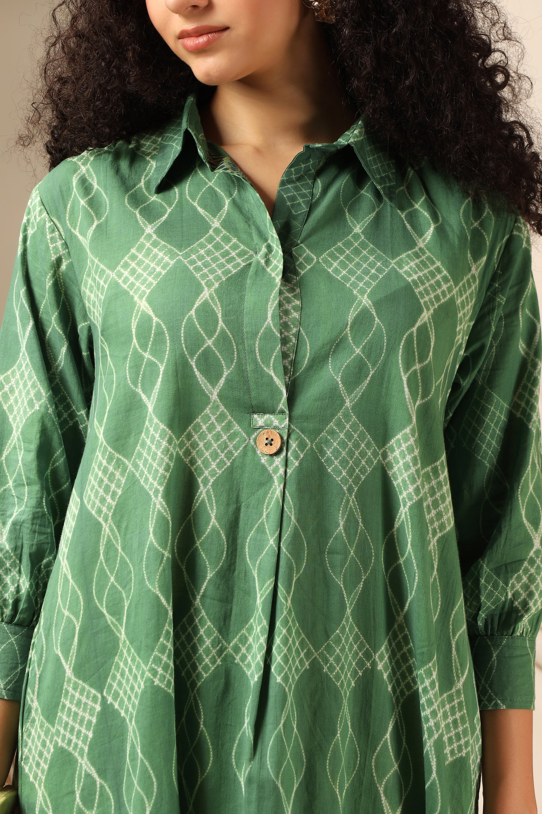 Khus green shibori tie-dye cotton dress with relaxed silhouette - World