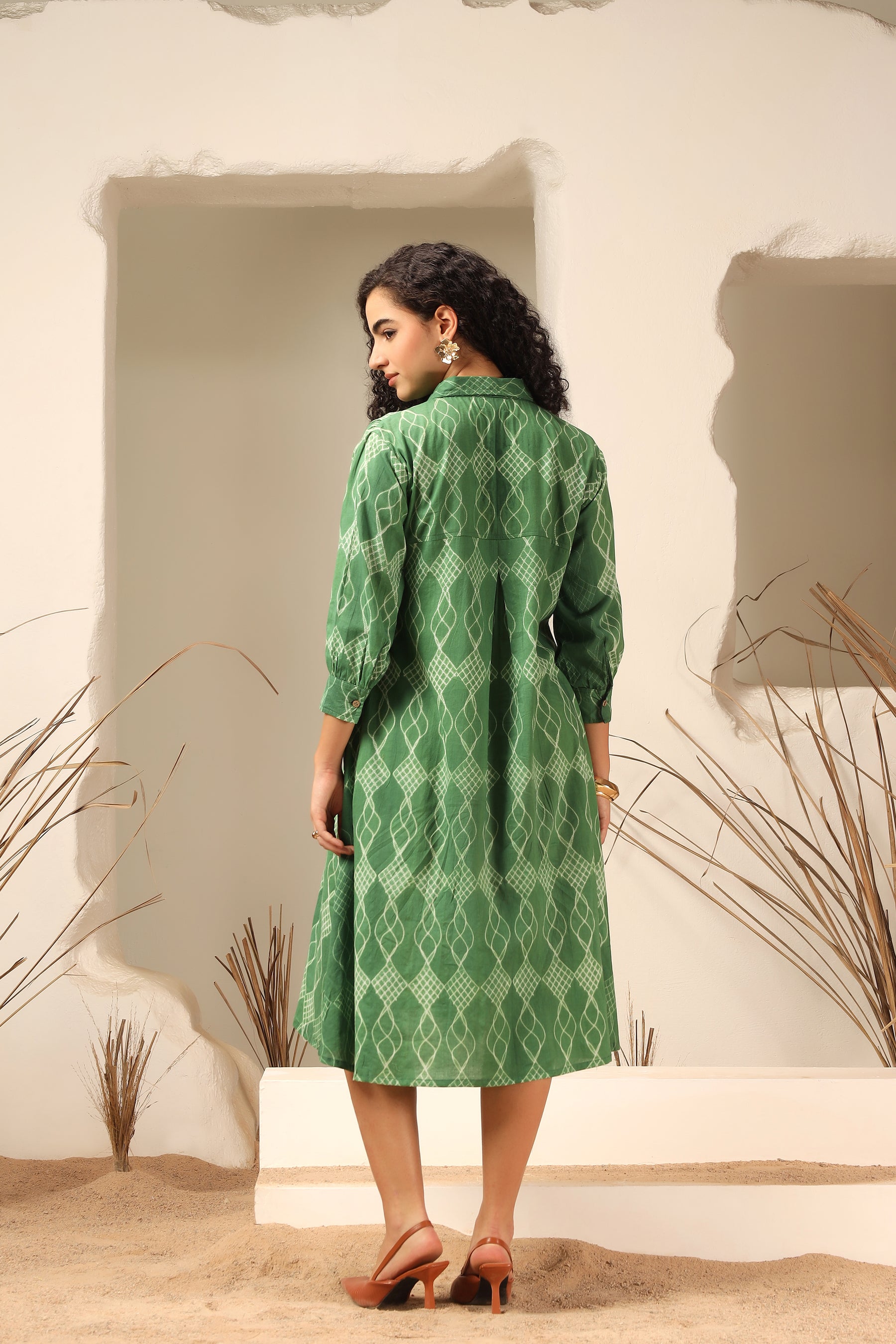 Khus green shibori tie-dye cotton dress with relaxed silhouette - World