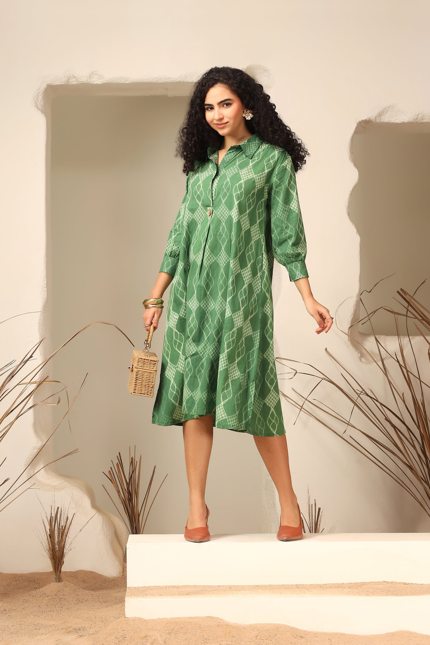 Khus green shibori tie-dye cotton dress with relaxed silhouette - World