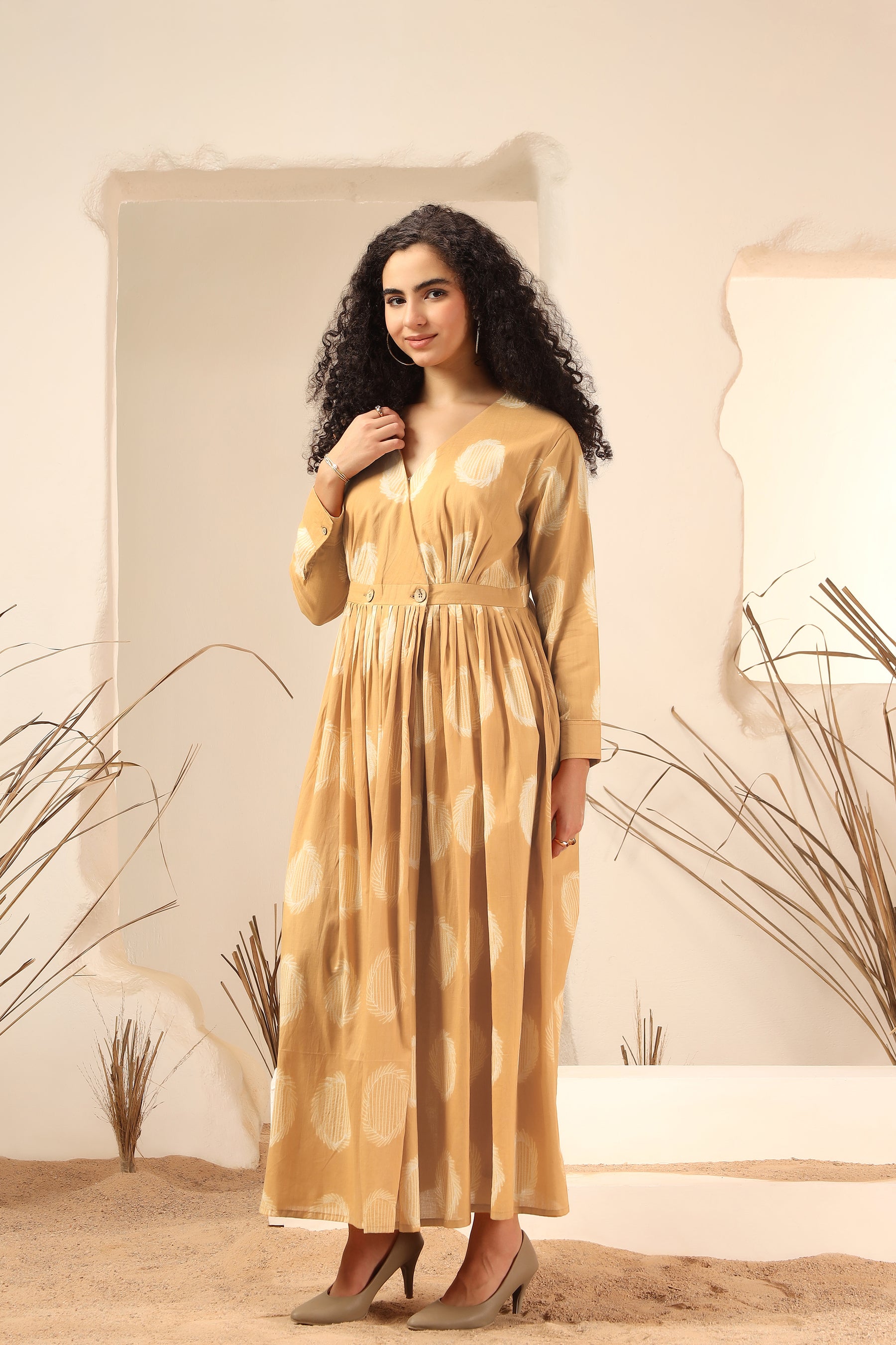 Aamras yellow shibori tie-dye cotton wrap dress with V-neck and kimono sleeves - World of Toji