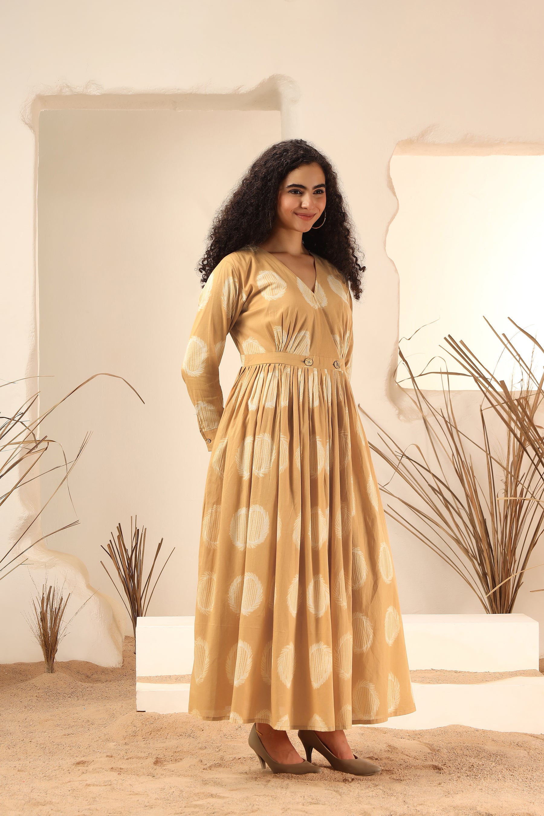 Aamras yellow shibori tie-dye cotton wrap dress with V-neck and kimono sleeves - World of Toji