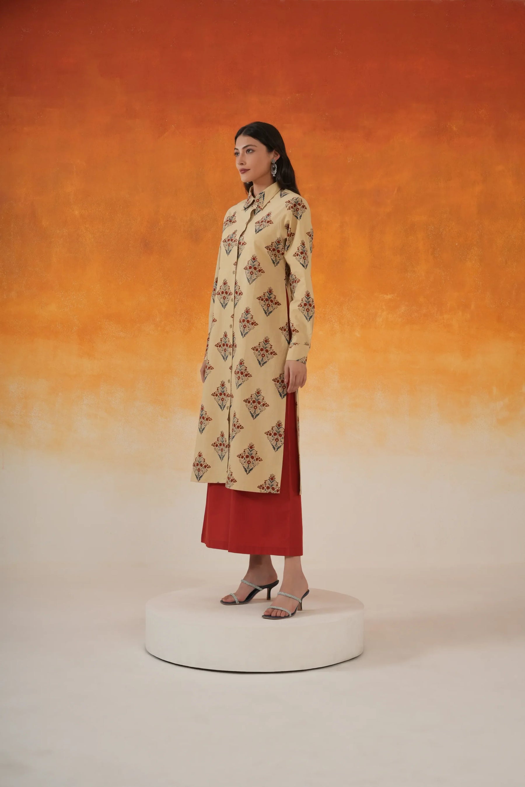 Buta shirt-style Ajrakh cotton kurta in ivory - World of Toji