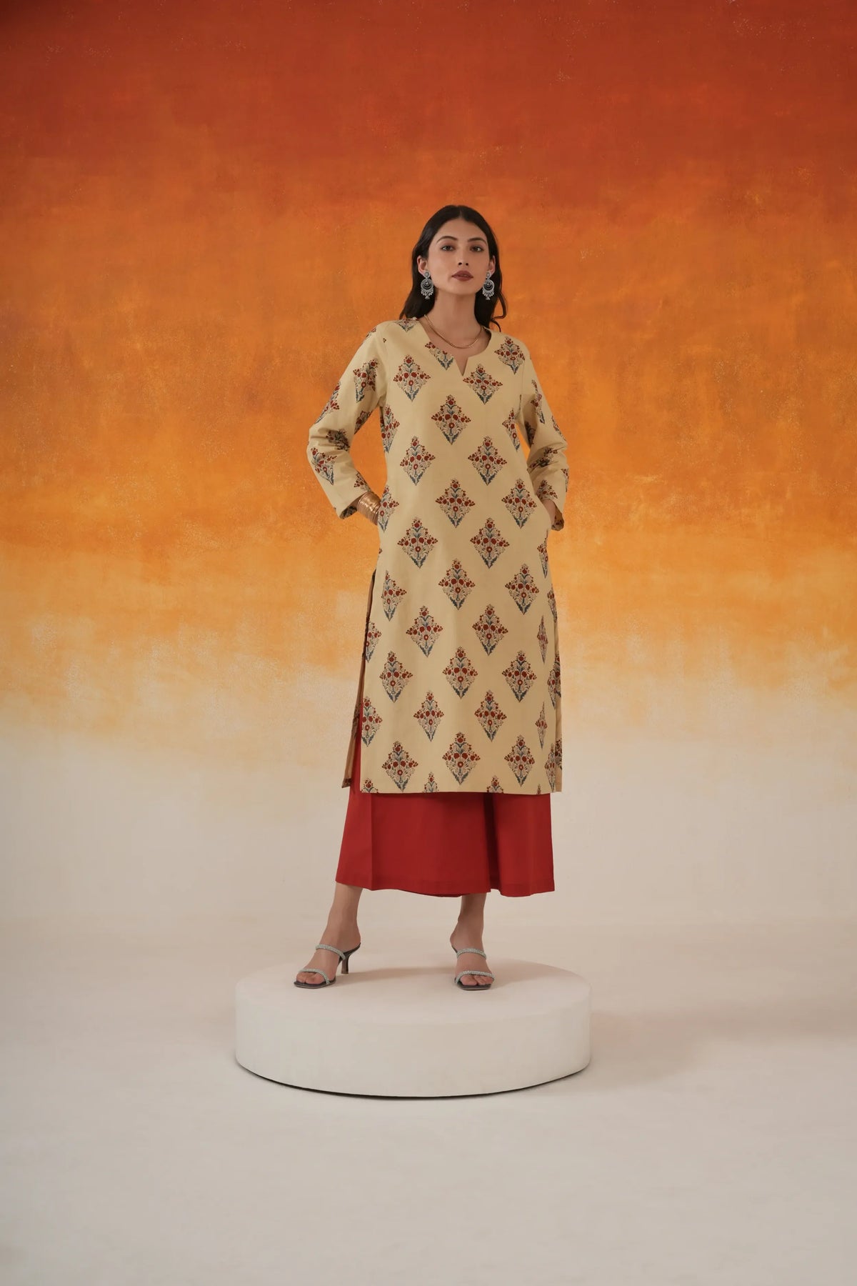 Buta straight-style Ajrakh cotton kurta in ivory - World of Toji