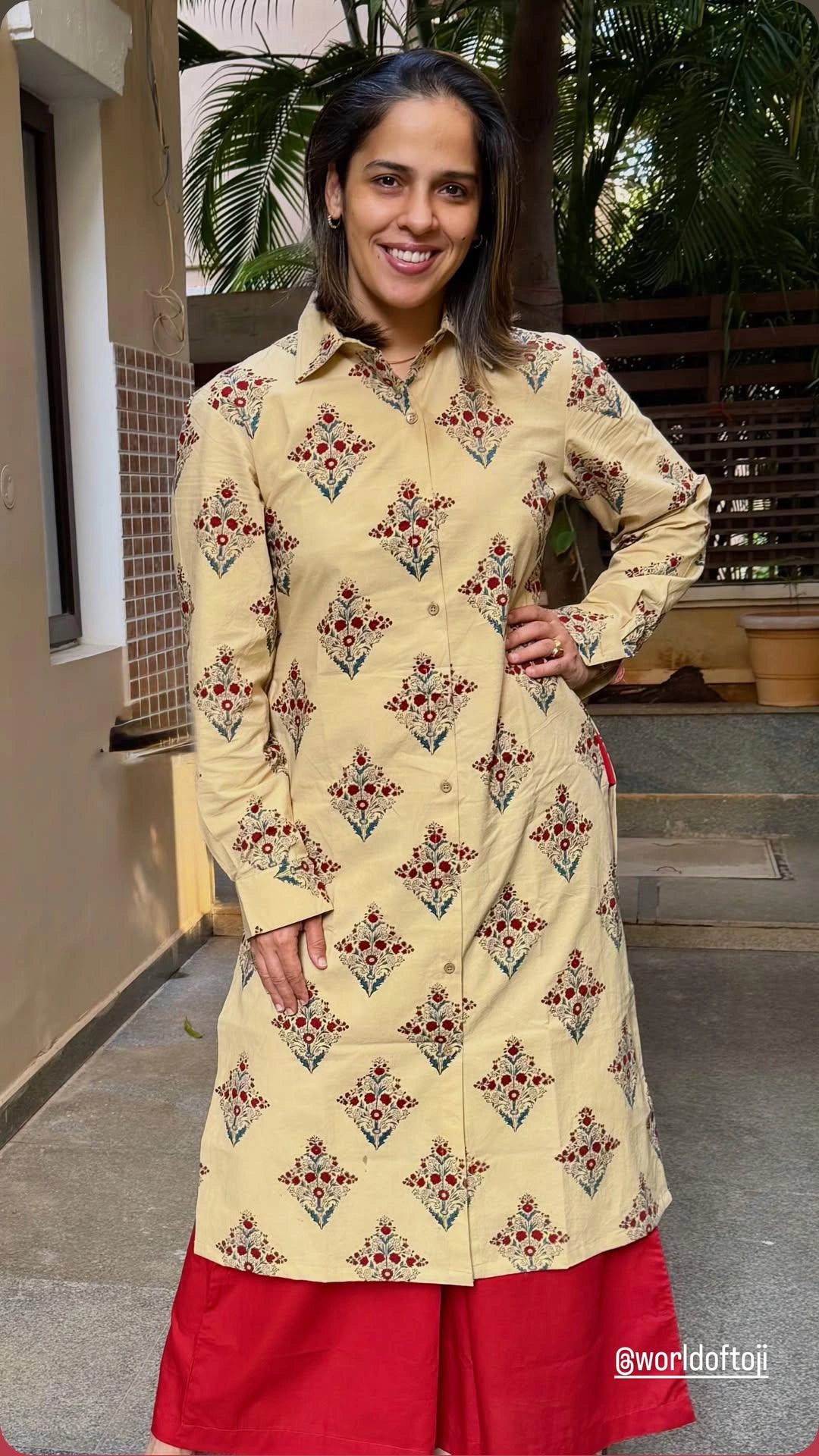 Buta shirt-style Ajrakh cotton kurta in ivory - World of Toji